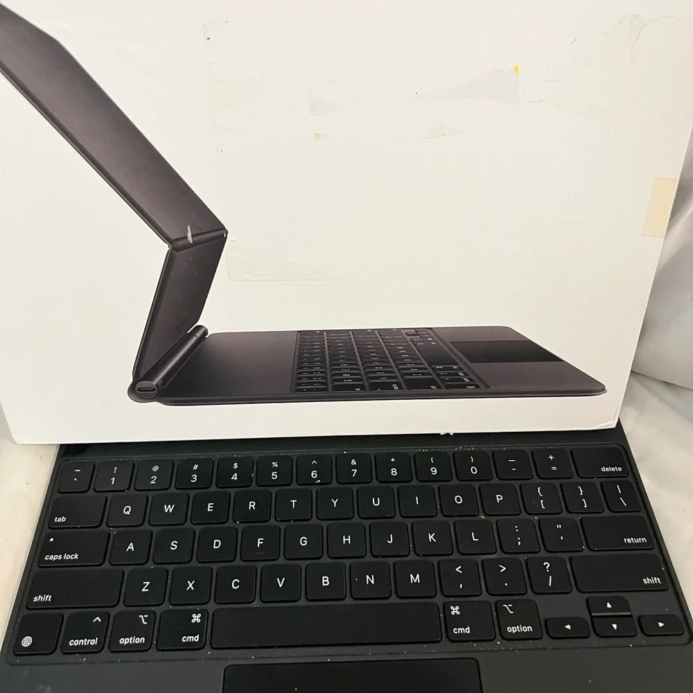 Apple GEN6 (2023) Black Magic Keyboard. Perfect condition, hardly used. $250